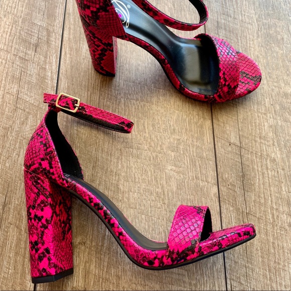 6 Delicious Neon Pink Animal Print Strappy Heels 6 - Picture 5 of 7
